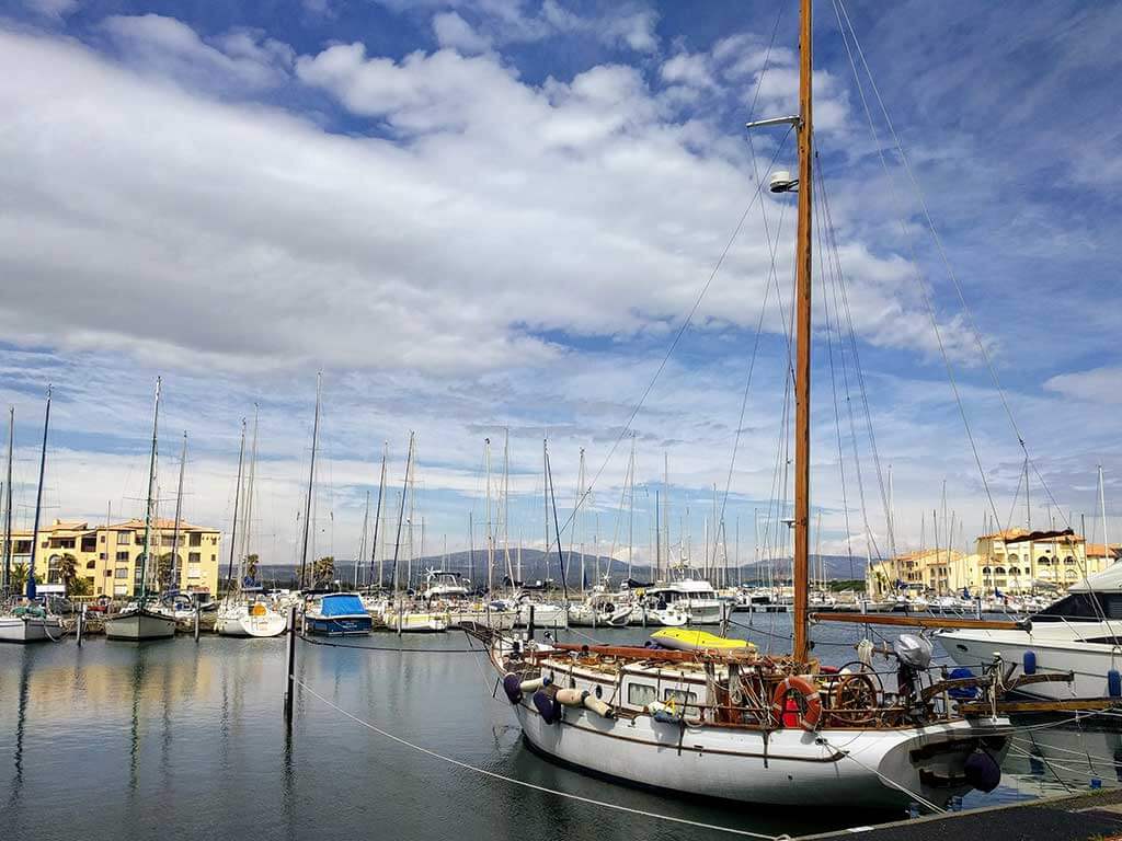 Bateau au port
